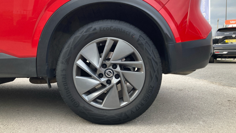 Nissan Qashqai 1.3 DiG-T MH Acenta Premium 5dr Petrol Hatchback